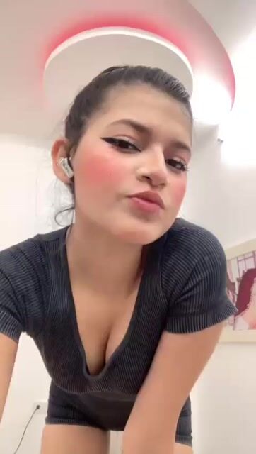 Nahayo latina Model - Nahayo latina