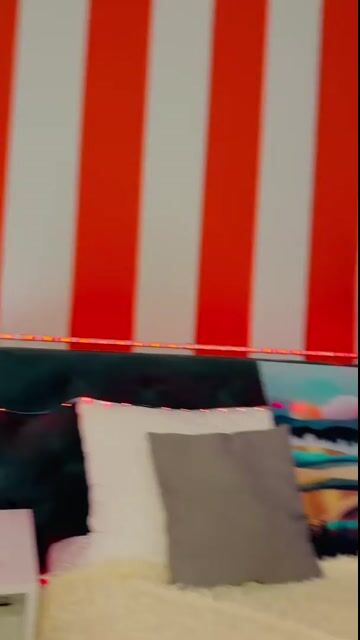 Model - Eva_Lewis boobs