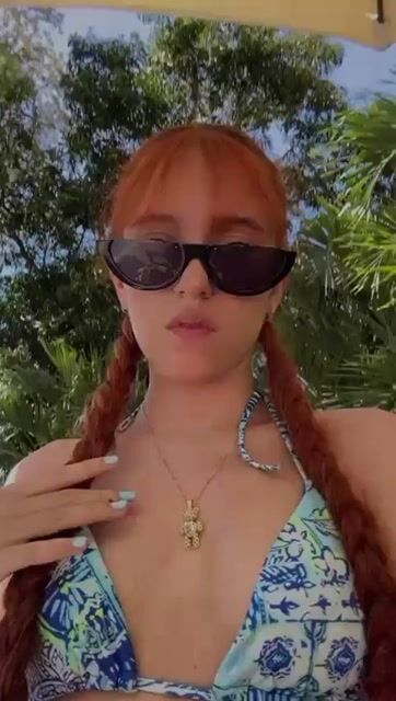 Model - LeaThomson mistress