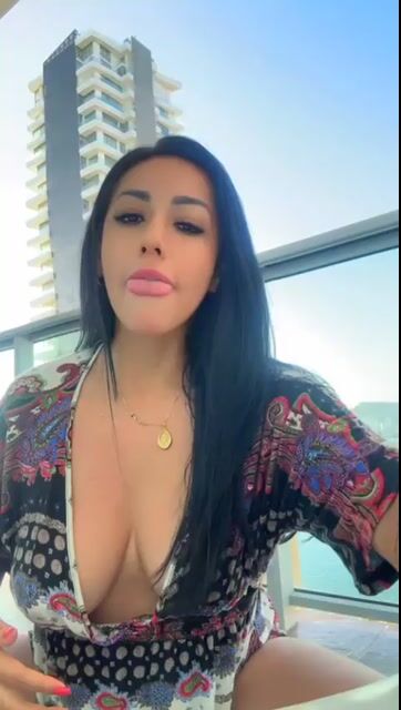 Model - Violeta Armitt deepthroat