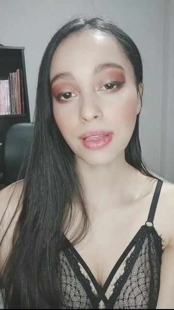 Model - Violeta Montes oral