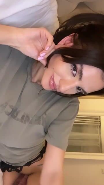 Model - MiraDeLara longlegs