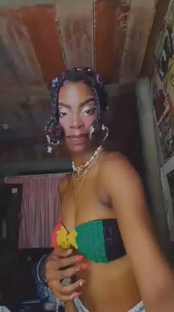 Model - Nina G mamada