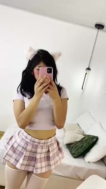 Model - bella star young