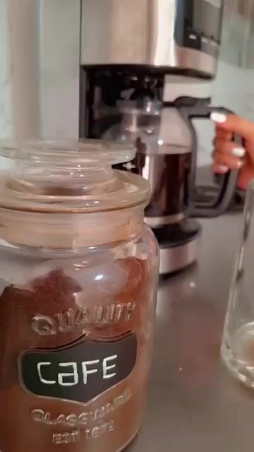 Model - Shirley Revees dildos