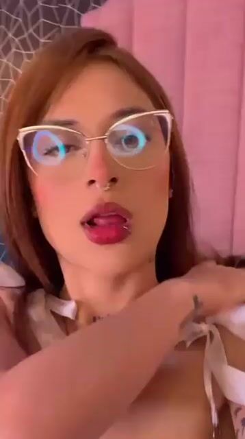 Model - Amber Hudson deepthroat