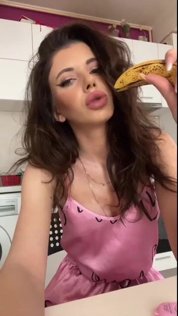 Model - Sierra dildo