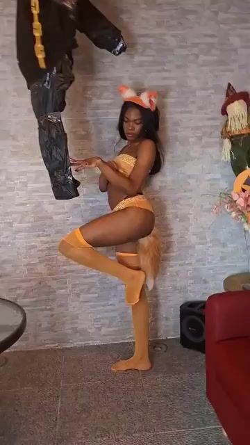 Model - AlaiaCastle taboo