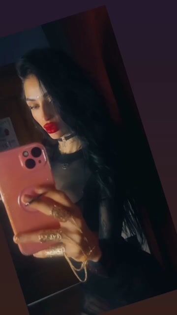 Model - ANDREE_BLOSSOM feet