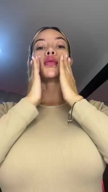 Model - Anna Kinh blowjob