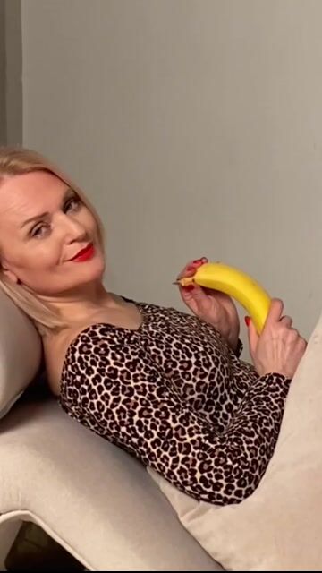 Model - Elza Nort mature