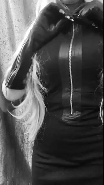 Model - LionaBrend bigtits