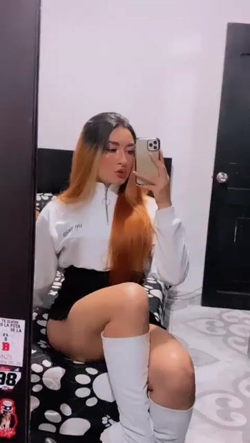 Model - AmbarSantany anal