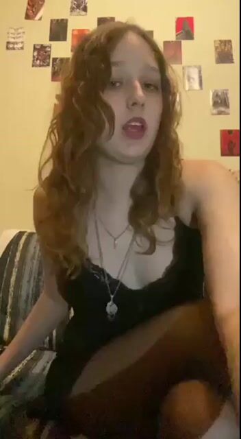 Model - AprilOneli striptease