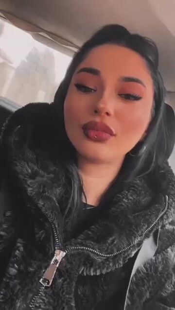 Selena Bee deepthroat Model - Selena Bee deepthroat