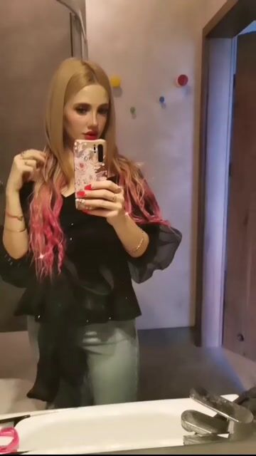 Model - Alienanna11 blond