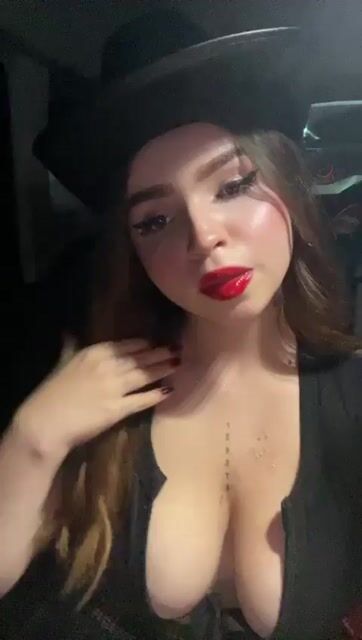 Model - Sabrina Walker deepthroat