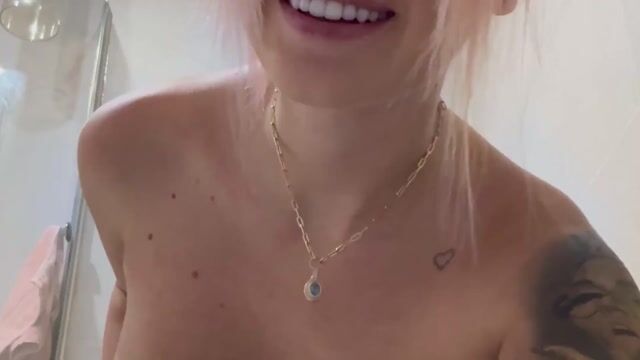 Model - MikyLust blowjob