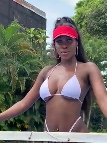 Model - Nicole cambell bigboobs