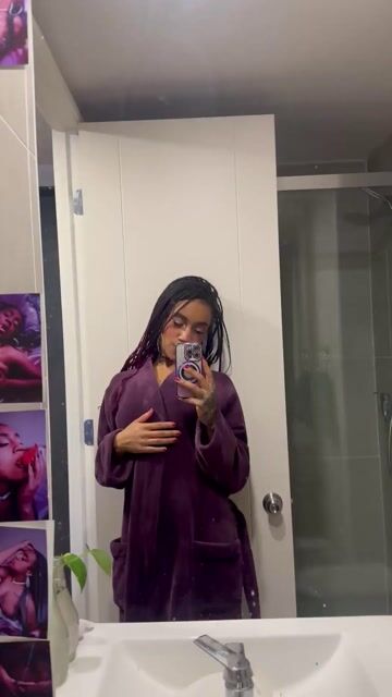 Model - Ominira sweet