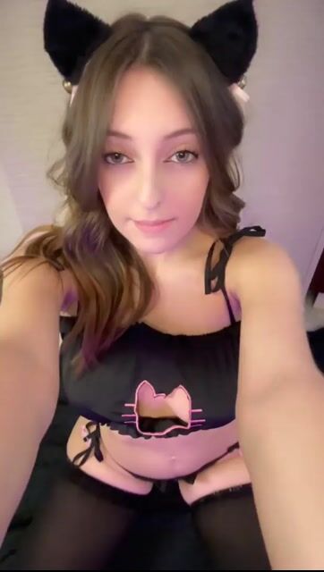 Model - Angela Pixiee natural