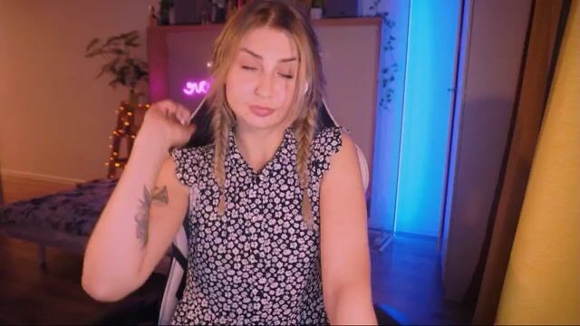 Model - Cassie striptease