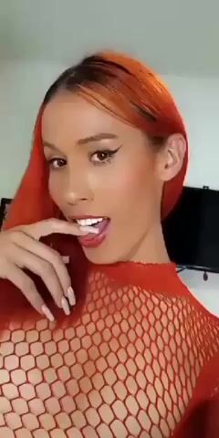 Model - ALLISON FERNANDA RUIZ LOVENSE