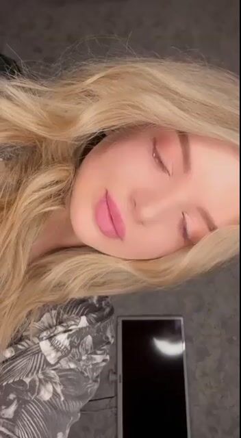 Model - odriolsen blowjob