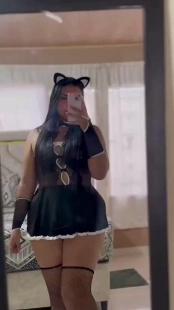 Model - AmaliaDalton humiliation