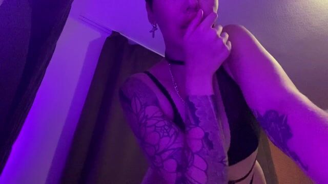 Model - clean_history boobs