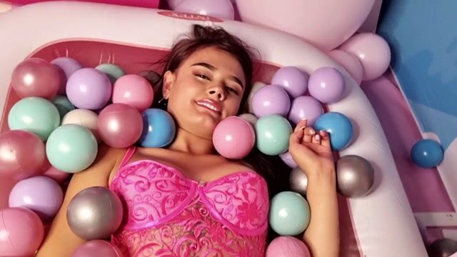 Model - HayleyBaroni anal