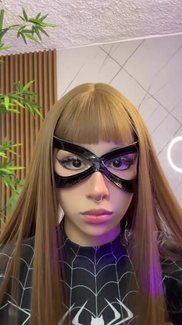 Model - BellaBlack CBT