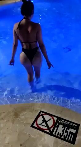 Model - victoria anal