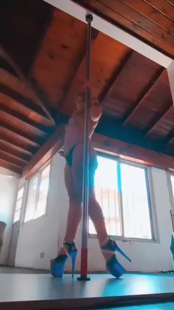 Model - Looking4sub milf