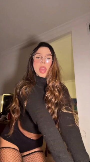 Model - cromsummer latina