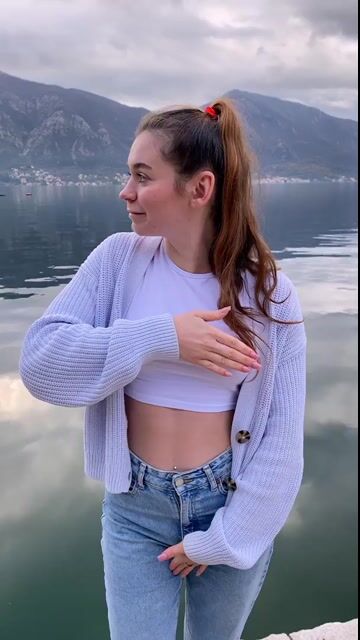 Model - Monica striptease