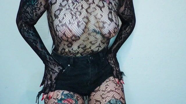 Model - Emily Doomed curvy