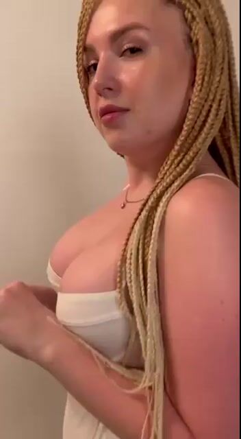 Model - Nikki_Kai blowjob