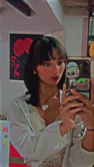 Model - NiaaFox latina