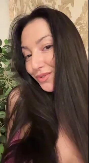 Model - Emily  English Speaker naked