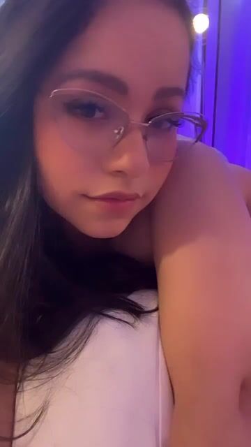 Model - Kaily petite