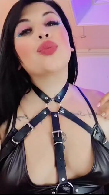 Model - Daniela Molina Umaa aheago