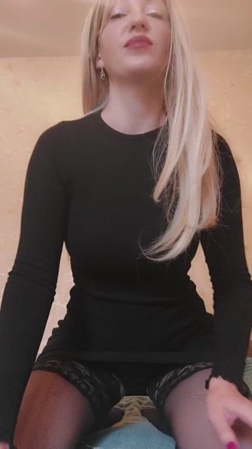 Honey Blonde ass Model - Honey Blonde ass