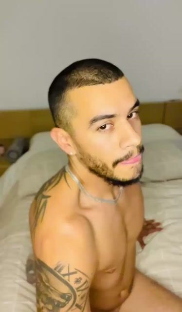 Model - Sebastian lips