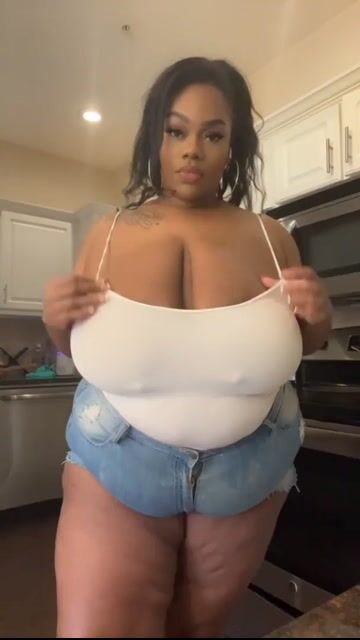 Model - Mari Melons deepthroat