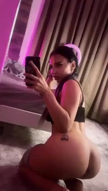 Model - IsabellaYzzy deepthroat