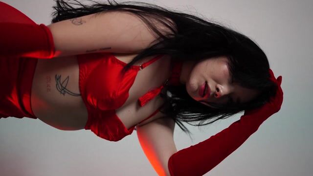 Model - InoMino striptease