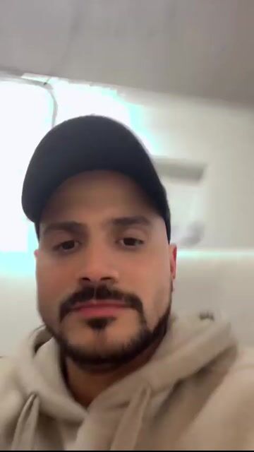 Model - manujfo shaved