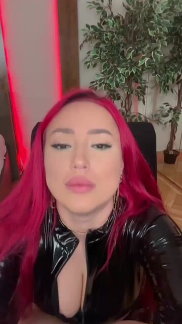 Model - EmyHilton BBW