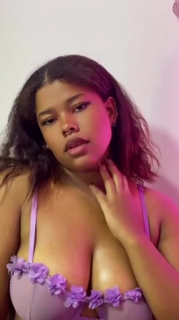 Model - sarah kingstone bigboobs